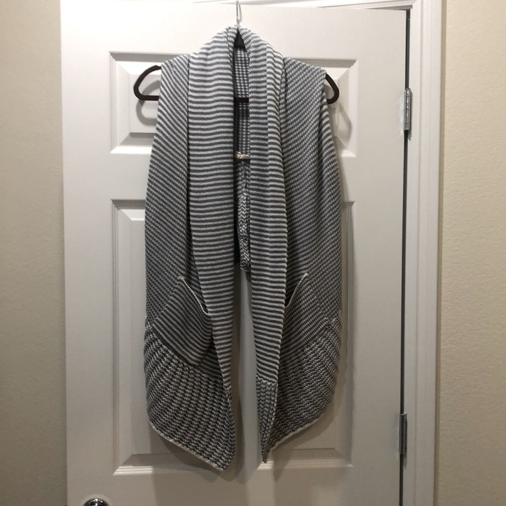 EUC Anthropologie Moth Light Gray Vest Size XS - Can Wear Two Ways